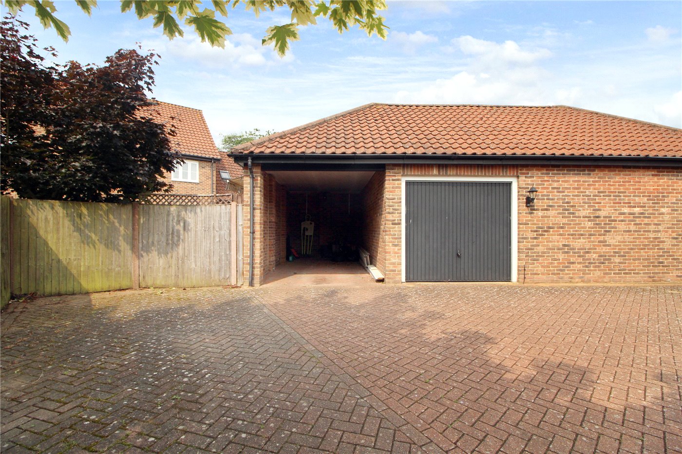 Garage & Carport